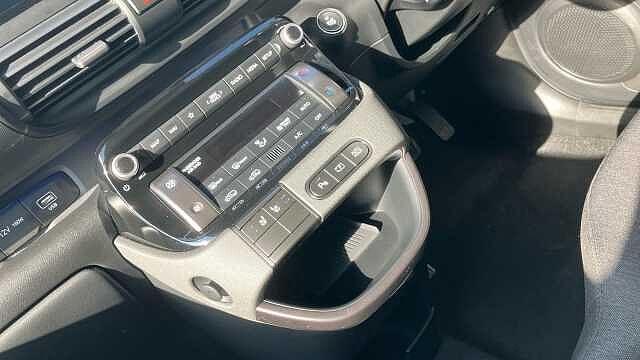 Hyundai INSTER 85kW 02 49kWh 5dr Auto Electric Hatchback White