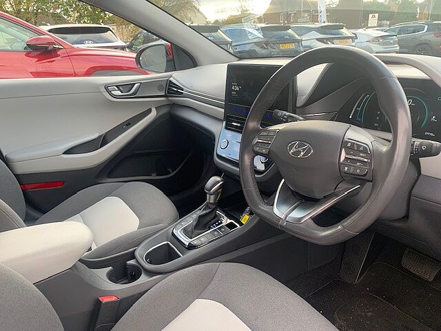 Hyundai IONIQ 1.6 GDi Hybrid Premium 5dr DCT Red