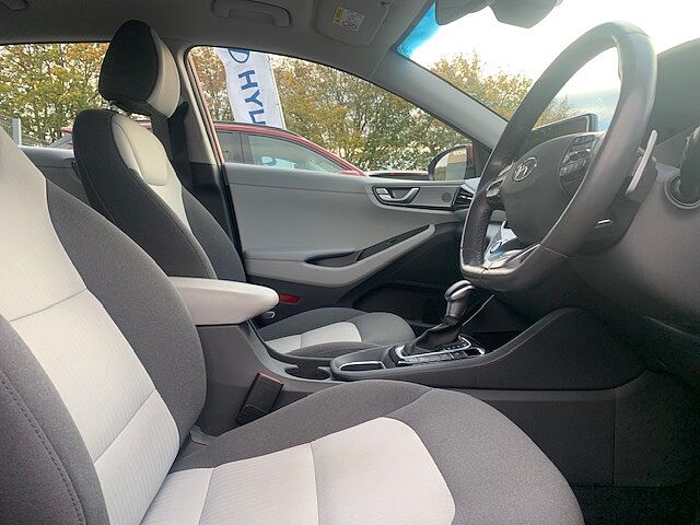 Hyundai IONIQ 1.6 GDi Hybrid Premium 5dr DCT Red