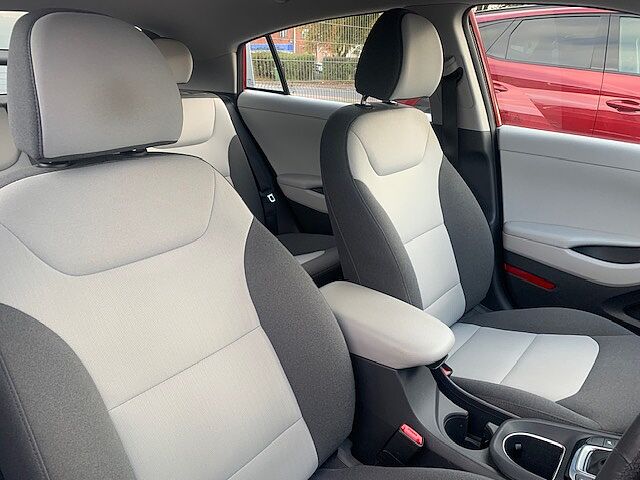 Hyundai IONIQ 1.6 GDi Hybrid Premium 5dr DCT Red