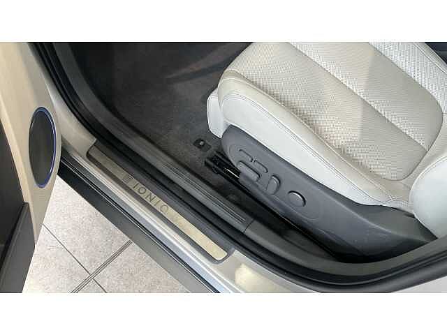 Hyundai IONIQ 5 160kW Ultimate 73 kWh 5dr Auto Gold