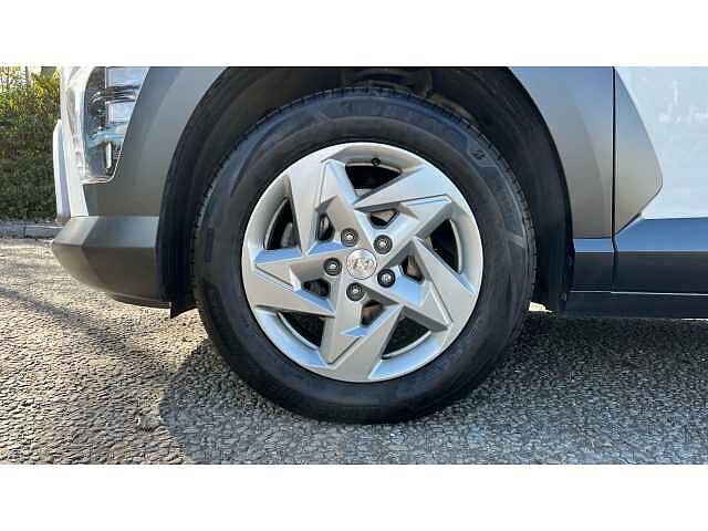 Hyundai KONA KONA 1.6T 138 Advance 5dr Serenity White