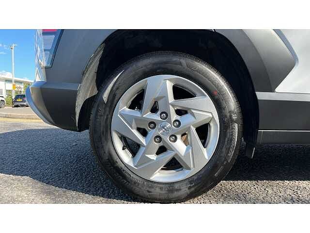 Hyundai KONA KONA 1.6T 138 Advance 5dr Serenity White