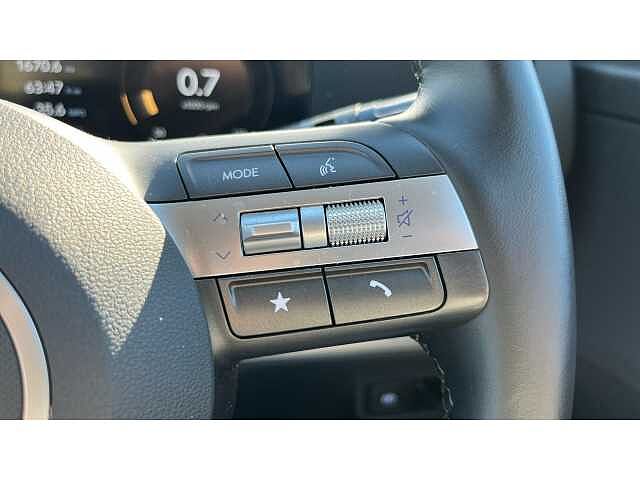 Hyundai KONA KONA 1.6T 138 Advance 5dr Serenity White
