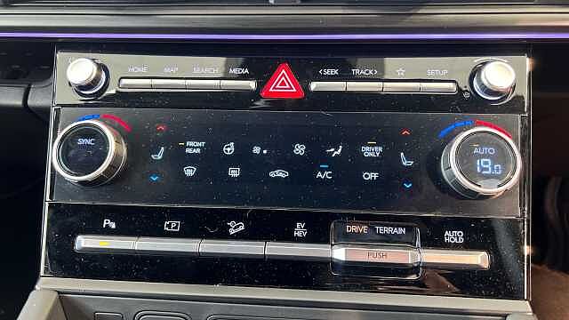 Hyundai SANTA FE 1.6 TGDi Plug-in Hybrid Calligraphy 5dr 4WD Auto Olive Green