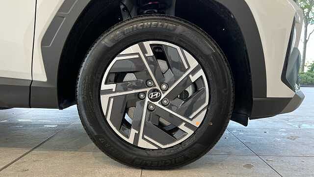 Hyundai TUCSON 1.6T Hybrid Advance 5dr Auto Atlas White