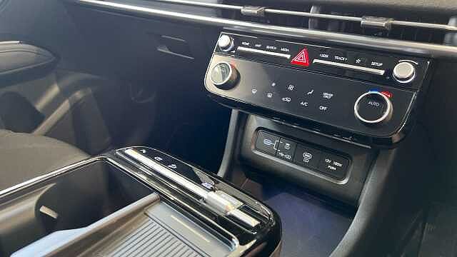 Hyundai TUCSON 1.6T Hybrid Advance 5dr Auto Atlas White