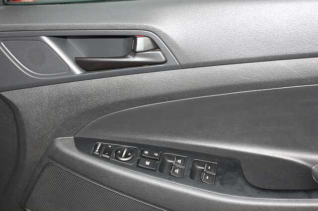 Hyundai TUCSON 1.6 CRDi 48V MHD 136 N Line 5dr 2WD Red