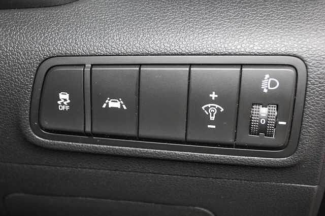 Hyundai TUCSON 1.6 CRDi 48V MHD 136 N Line 5dr 2WD Red