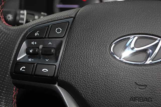 Hyundai TUCSON 1.6 CRDi 48V MHD 136 N Line 5dr 2WD Red