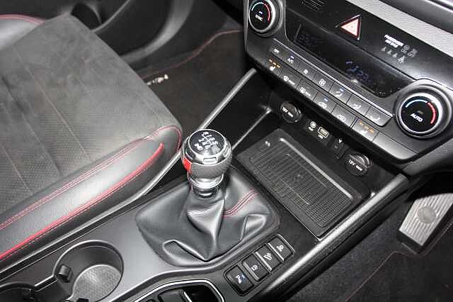 Hyundai TUCSON 1.6 CRDi 48V MHD 136 N Line 5dr 2WD Red