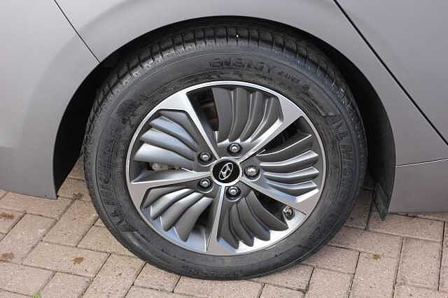 Hyundai IONIQ 1.6 GDi Plug-in Hybrid Premium SE 5dr DCT Grey