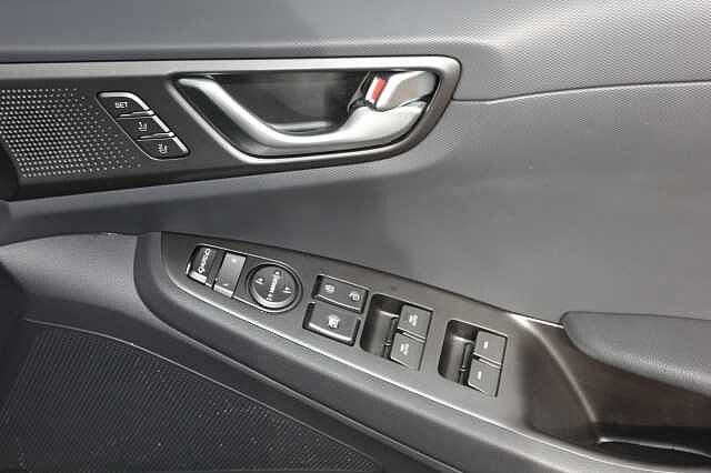 Hyundai IONIQ 1.6 GDi Plug-in Hybrid Premium SE 5dr DCT Grey