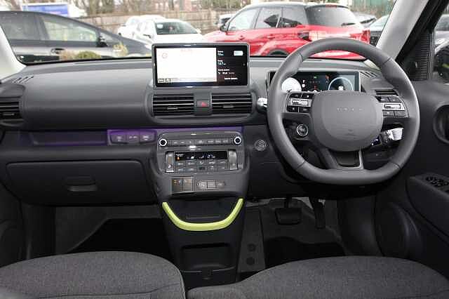 Hyundai INSTER 85kW Cross 49kWh 5dr Auto Black