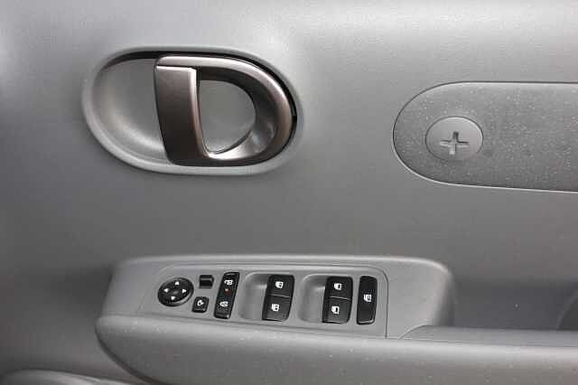 Hyundai INSTER 85kW Cross 49kWh 5dr Auto Black