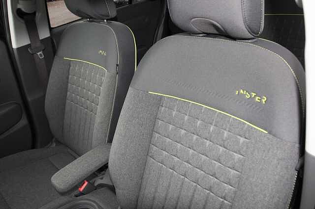 Hyundai INSTER 85kW Cross 49kWh 5dr Auto Black