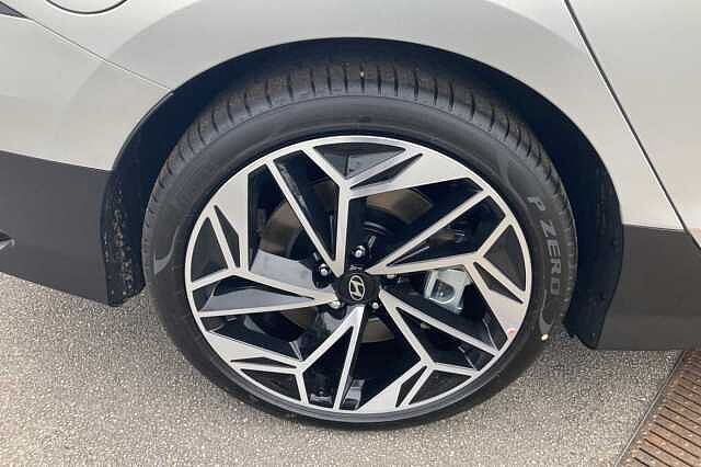 Hyundai IONIQ 6 E (228ps) Premium 77kWh (Single Motor) RWD Gold