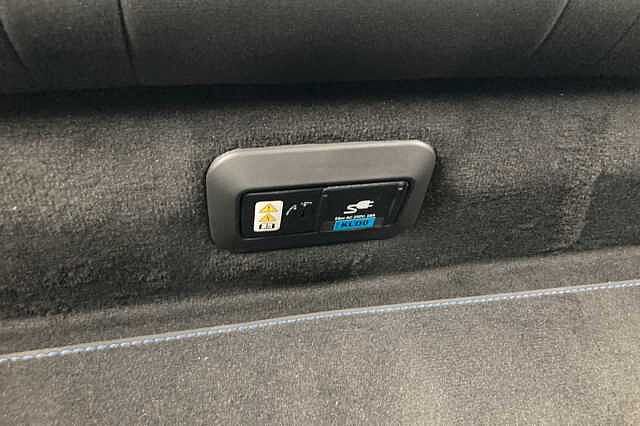 Hyundai IONIQ 6 E (228ps) Premium 77kWh (Single Motor) RWD Gold