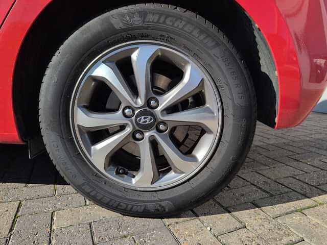 Hyundai I20 1.2 MPi SE 5dr Red