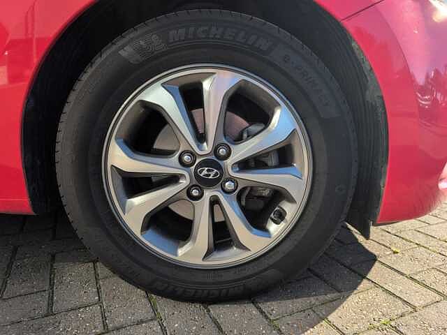 Hyundai I20 1.2 MPi SE 5dr Red