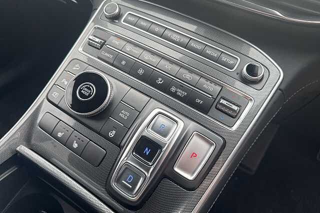 Hyundai SANTA FE 1.6 TGDi Hybrid Premium 5dr Auto White