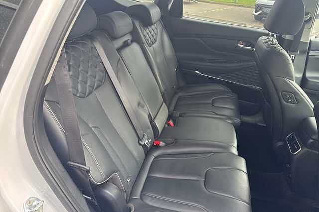 Hyundai SANTA FE 1.6 TGDi Hybrid Premium 5dr Auto White