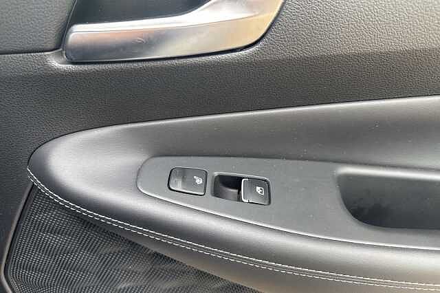 Hyundai SANTA FE 1.6 TGDi Hybrid Premium 5dr Auto White
