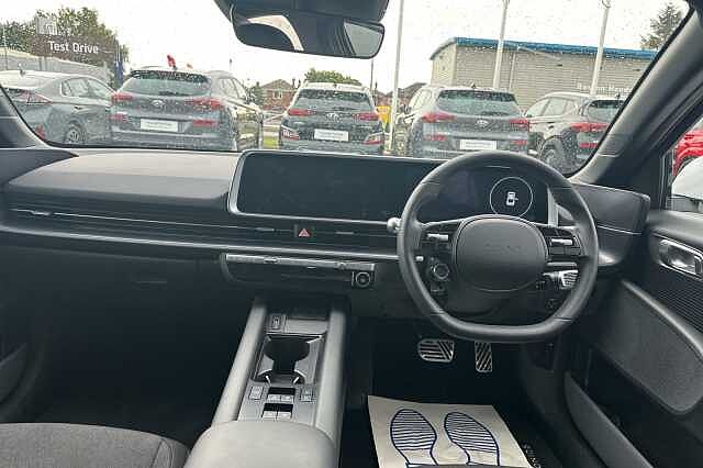 Hyundai IONIQ 6 E (228ps) Premium 77kWh (Single Motor) RWD White