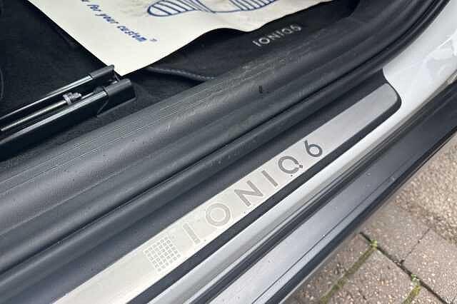 Hyundai IONIQ 6 E (228ps) Premium 77kWh (Single Motor) RWD White