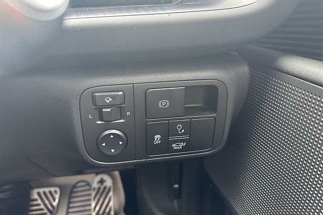 Hyundai IONIQ 6 E (228ps) Premium 77kWh (Single Motor) RWD White