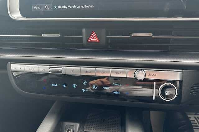 Hyundai IONIQ 6 E (228ps) Premium 77kWh (Single Motor) RWD White