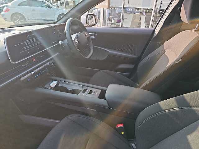 Hyundai IONIQ 6 E (228ps) Premium 77kWh (Single Motor) RWD White