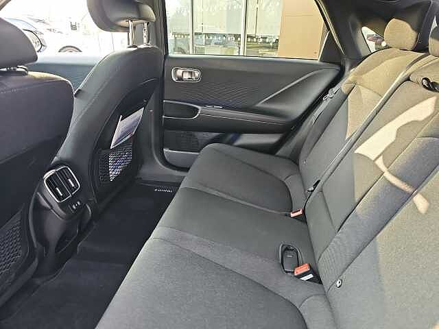 Hyundai IONIQ 6 E (228ps) Premium 77kWh (Single Motor) RWD White