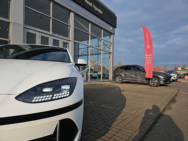 Hyundai IONIQ 6 E (228ps) Premium 77kWh (Single Motor) RWD White
