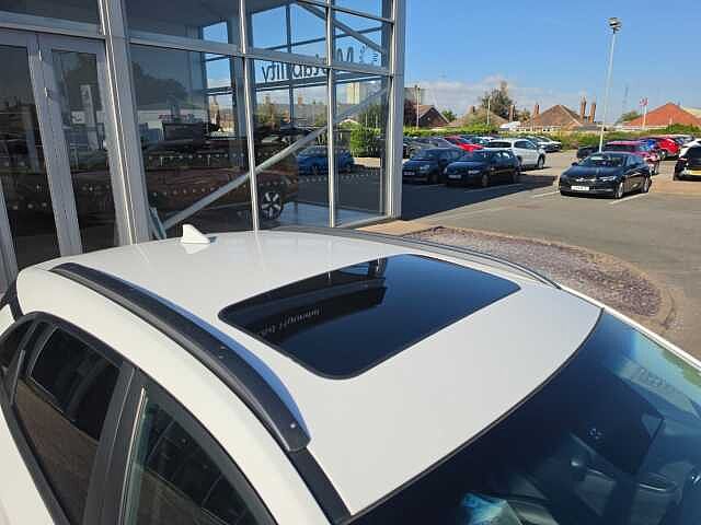 Hyundai KONA 1.6 GDi Hybrid Ultimate 5dr DCT White