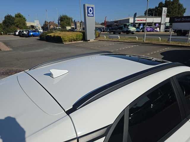 Hyundai KONA 1.6 GDi Hybrid Ultimate 5dr DCT White