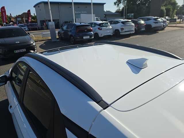 Hyundai KONA 1.6 GDi Hybrid Ultimate 5dr DCT White