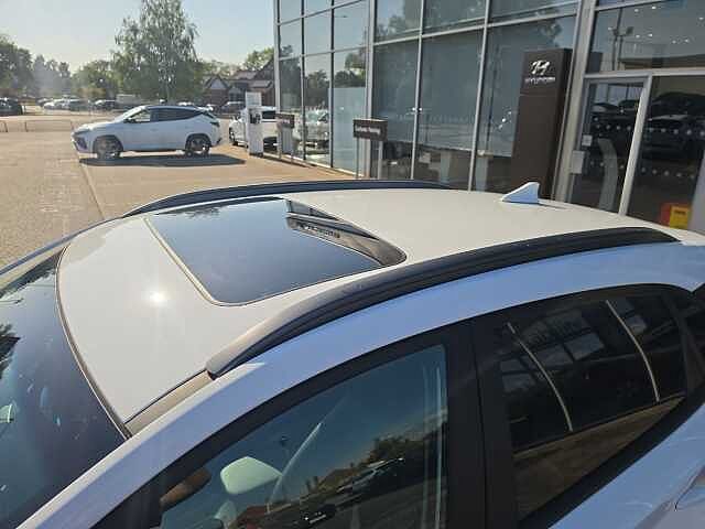 Hyundai KONA 1.6 GDi Hybrid Ultimate 5dr DCT White