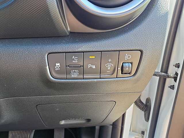 Hyundai KONA 1.6 GDi Hybrid Ultimate 5dr DCT White