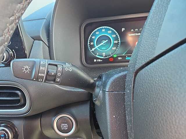Hyundai KONA 1.6 GDi Hybrid Ultimate 5dr DCT White