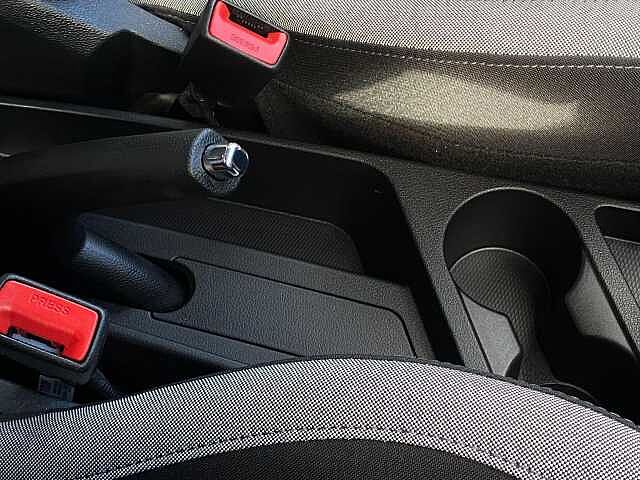 Hyundai I10 1.0 SE Connect Hatchback 5dr Petrol Manual Euro 6 (s/s) (67 ps) Red