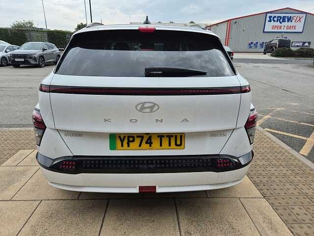 Hyundai KONA E (218ps) Ultimate White