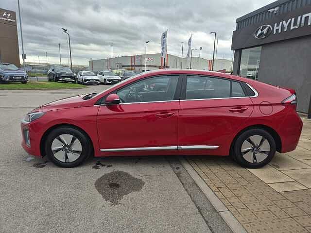 Hyundai IONIQ 1.6 GDi Hybrid Premium 5dr DCT Red