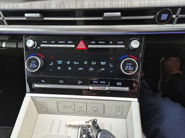 Hyundai SANTA FE 1.6 TGDi Hybrid Ultimate 5dr Auto Black