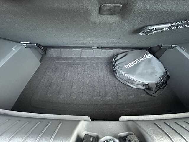 Hyundai INSTER Long Range 49kWh Cross Auto 5dr Abyss Black