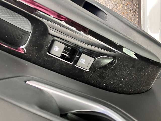 Hyundai TUCSON 1.6T Hybrid Ultimate 5dr Auto Serenity White