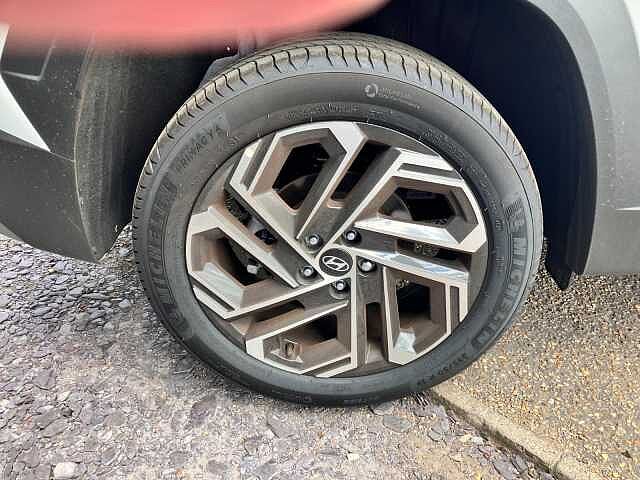 Hyundai TUCSON 1.6T Hybrid Ultimate 5dr Auto Serenity White