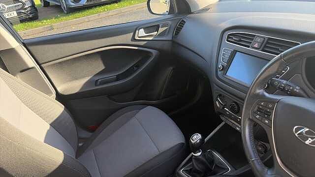 Hyundai i20 1.2 MPi Play 5dr Petrol Hatchback