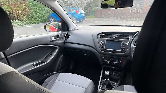 Hyundai i20 1.2 MPi Play 5dr Petrol Hatchback