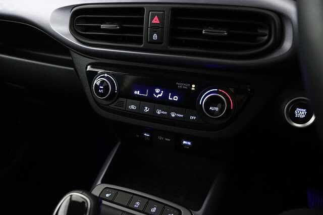 Hyundai I10 1.0 MPi Premium 5dr Auto Hatchback White